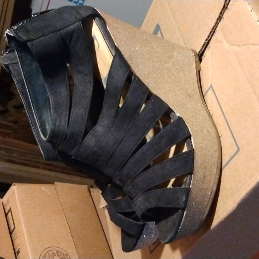 Elle wedges